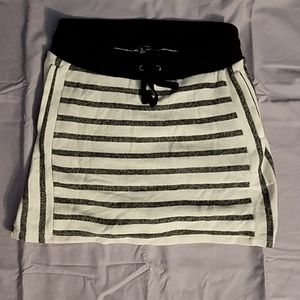 Ladies Jones New York Skort size M Black and White